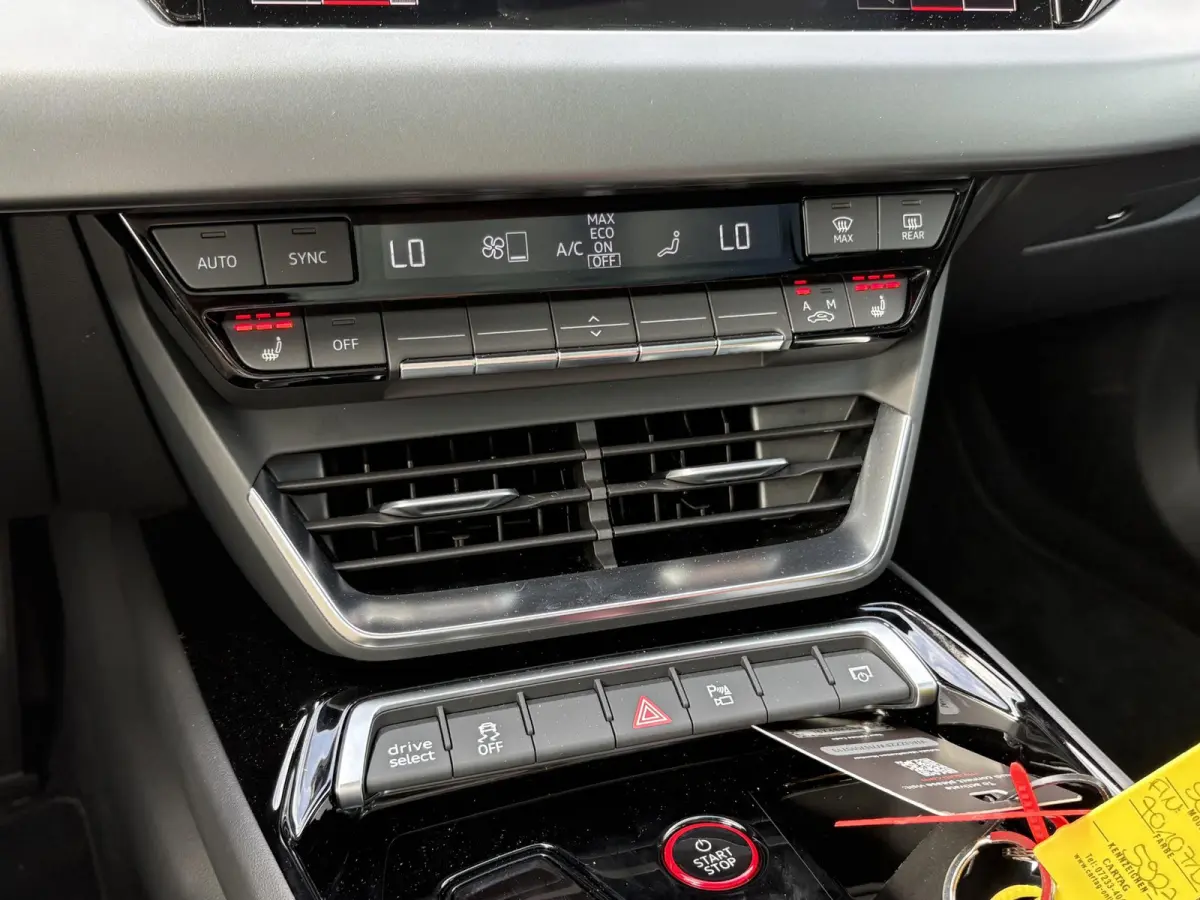 e-tron GT VAN: 54.900,- VOOR 49.877,- UW HEFSTVOORDEEL: 5.023,- SOH 91% | 360˚ CAMERA | PANORAMADAK | ELEKTRISCHE ACHTERKLEP | ELECTRISCH VERSTELBARE STOELEN | STOELVERWARMING