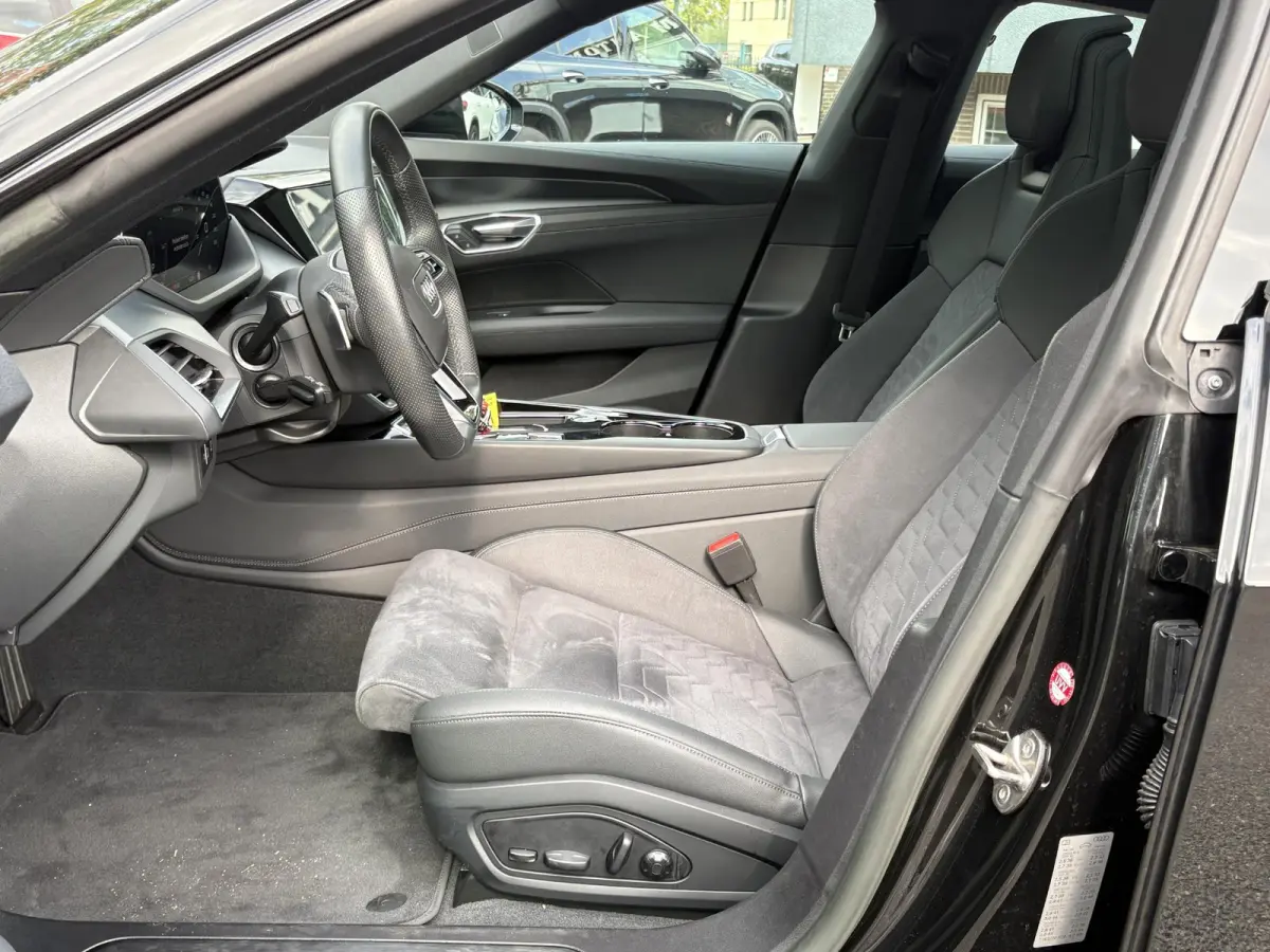 e-tron GT VAN: 54.900,- VOOR 49.877,- UW HEFSTVOORDEEL: 5.023,- SOH 91% | 360˚ CAMERA | PANORAMADAK | ELEKTRISCHE ACHTERKLEP | ELECTRISCH VERSTELBARE STOELEN | STOELVERWARMING