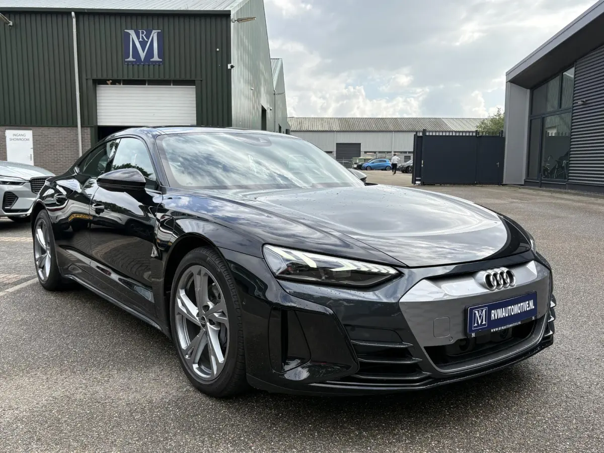 e-tron GT VAN: 54.900,- VOOR 49.877,- UW HEFSTVOORDEEL: 5.023,- SOH 91% | 360˚ CAMERA | PANORAMADAK | ELEKTRISCHE ACHTERKLEP | ELECTRISCH VERSTELBARE STOELEN | STOELVERWARMING