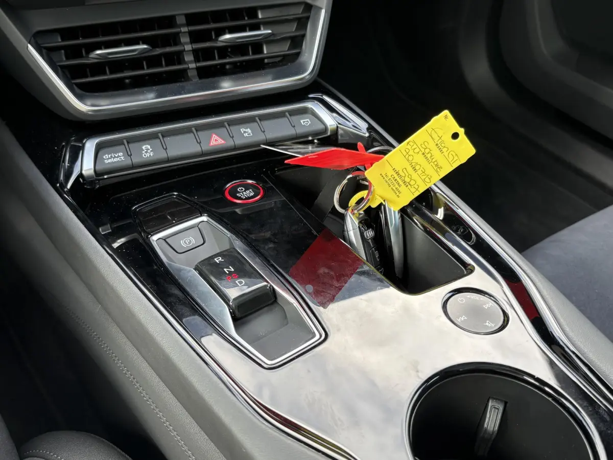 e-tron GT VAN: 54.900,- VOOR 49.877,- UW HEFSTVOORDEEL: 5.023,- SOH 91% | 360˚ CAMERA | PANORAMADAK | ELEKTRISCHE ACHTERKLEP | ELECTRISCH VERSTELBARE STOELEN | STOELVERWARMING