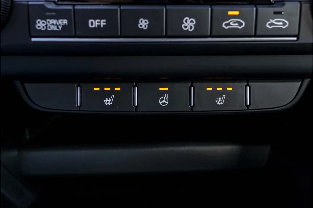 1.6 GDi PHEV DynamicPlusLine | stoel / stuurverwarming |