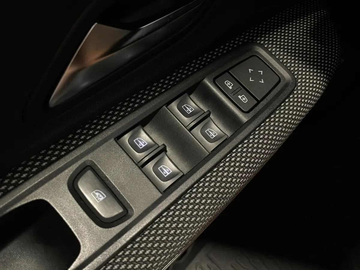 1.0 TCe 91 PK||NAVIGATIE|CAMERA|CARPLAY|CLIMATE+CRUISE CTRL|STOELVERWARMING|BLUETOOTH|PDC V+A|ELEK. PAKKET|