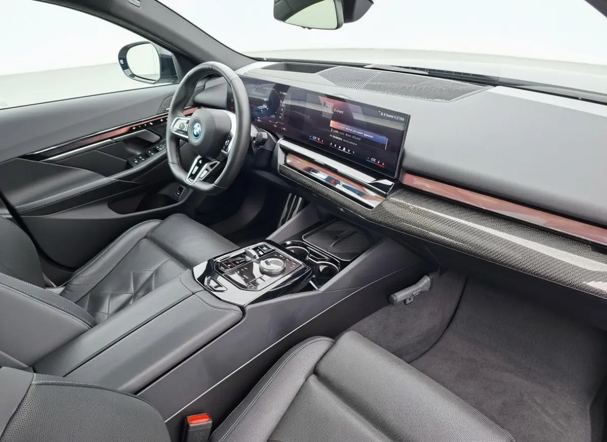 eDrive40 84kWh | M-Sport Pro | Panoramadak | Head-up | Harman/Kardon | NAP | Trekhaak | Leder