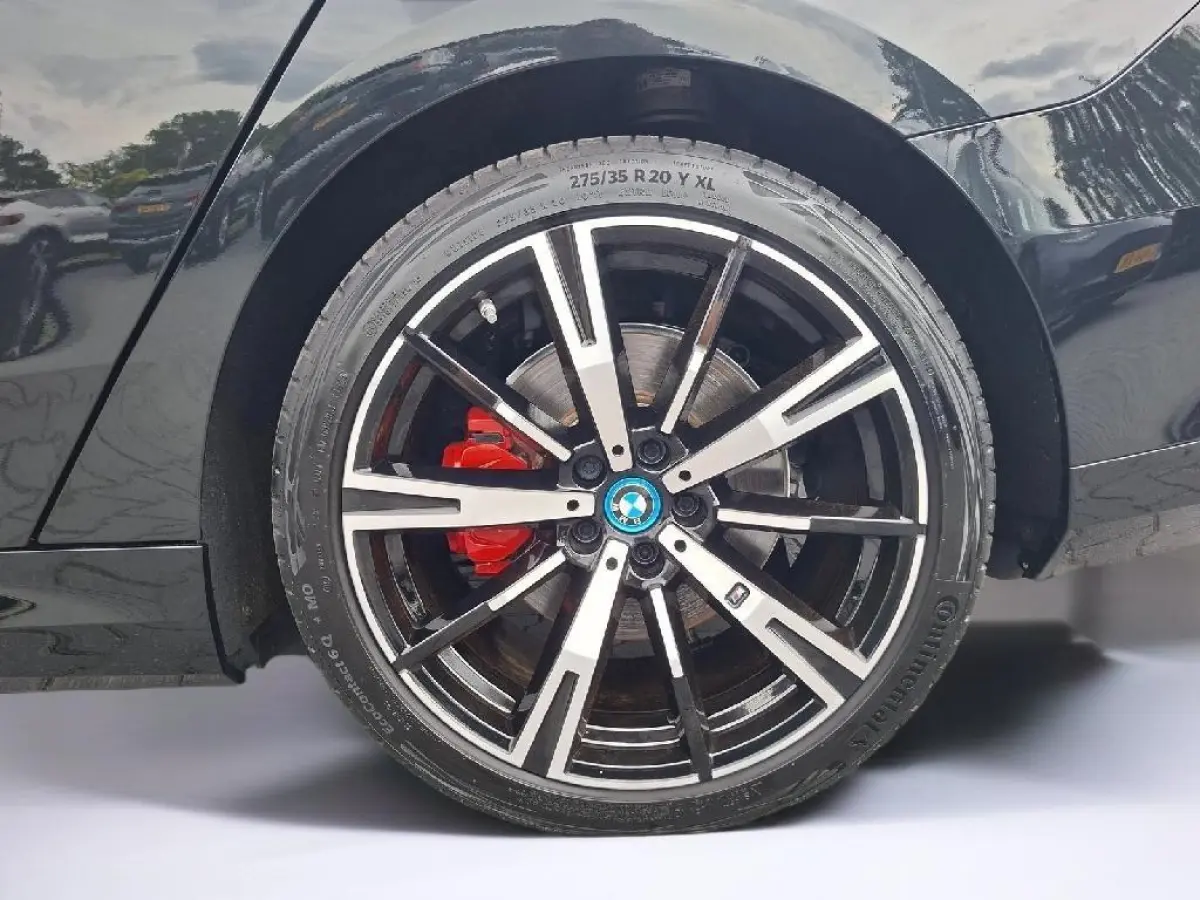 eDrive40 84kWh | M-Sport Pro | Panoramadak | Head-up | Harman/Kardon | NAP | Trekhaak | Leder