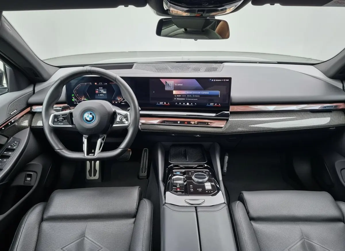 eDrive40 84kWh | M-Sport Pro | Panoramadak | Head-up | Harman/Kardon | NAP | Trekhaak | Leder