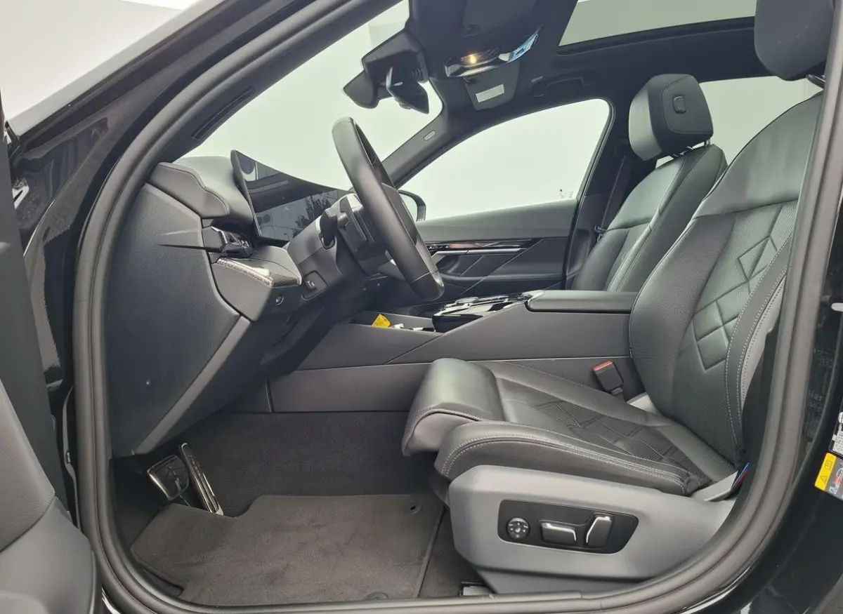 eDrive40 84kWh | M-Sport Pro | Panoramadak | Head-up | Harman/Kardon | NAP | Trekhaak | Leder