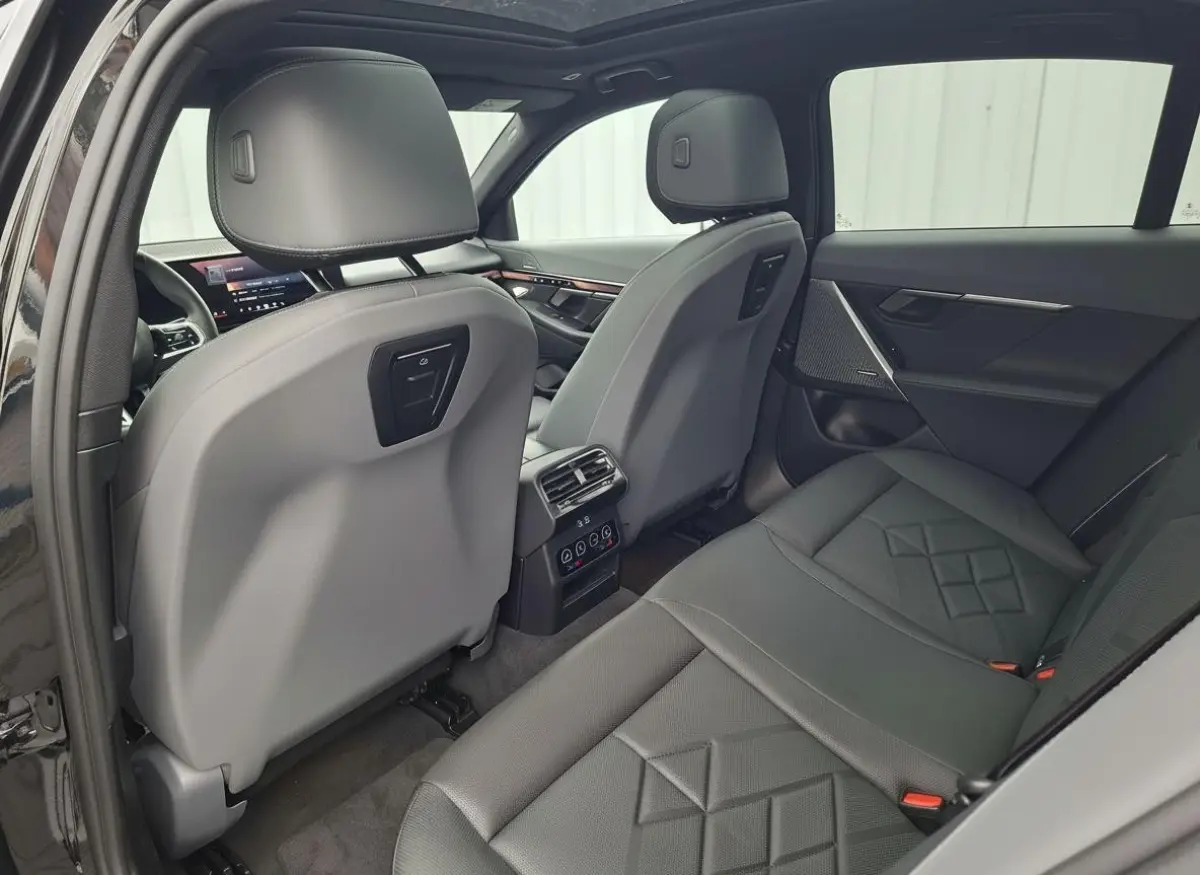 eDrive40 84kWh | M-Sport Pro | Panoramadak | Head-up | Harman/Kardon | NAP | Trekhaak | Leder