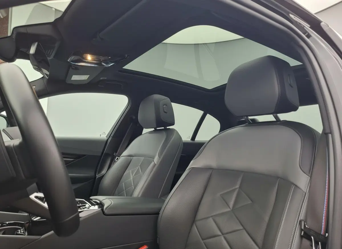 eDrive40 84kWh | M-Sport Pro | Panoramadak | Head-up | Harman/Kardon | NAP | Trekhaak | Leder
