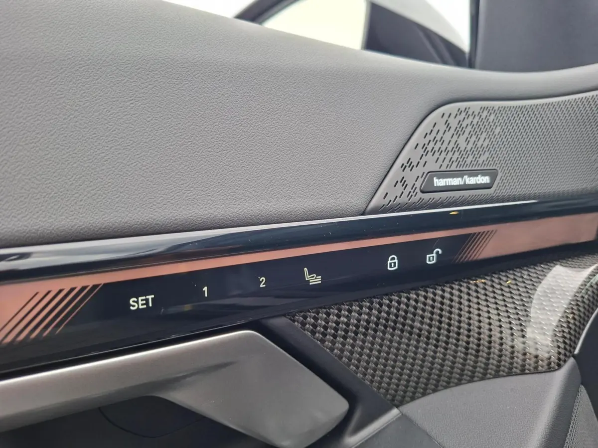 eDrive40 84kWh | M-Sport Pro | Panoramadak | Head-up | Harman/Kardon | NAP | Trekhaak | Leder
