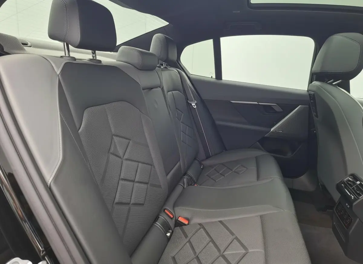 eDrive40 84kWh | M-Sport Pro | Panoramadak | Head-up | Harman/Kardon | NAP | Trekhaak | Leder