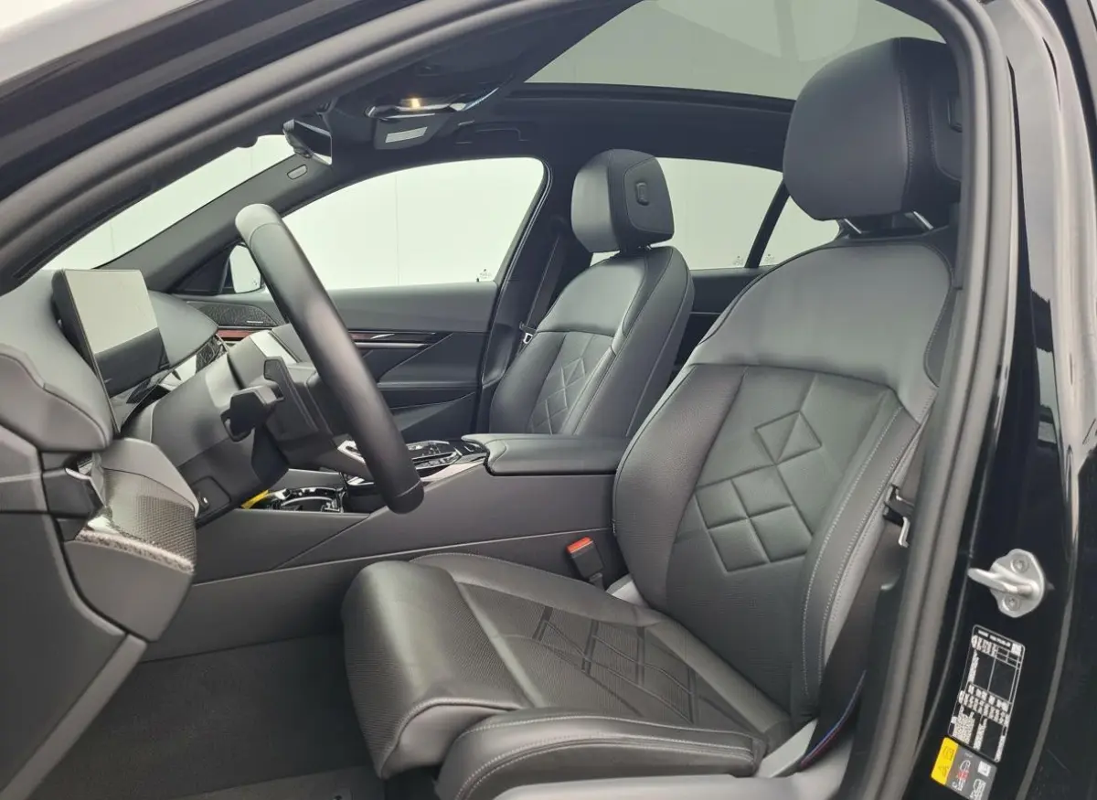 eDrive40 84kWh | M-Sport Pro | Panoramadak | Head-up | Harman/Kardon | NAP | Trekhaak | Leder