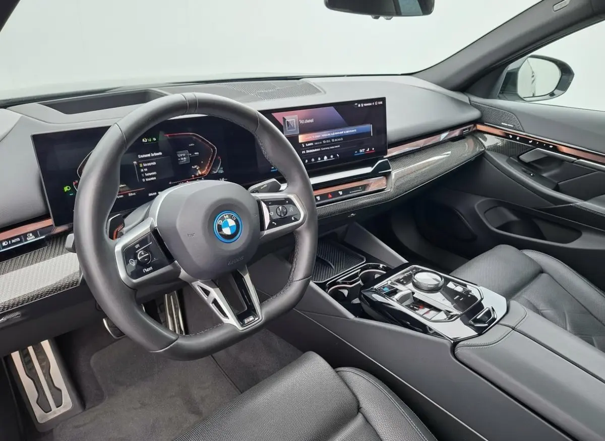 eDrive40 84kWh | M-Sport Pro | Panoramadak | Head-up | Harman/Kardon | NAP | Trekhaak | Leder