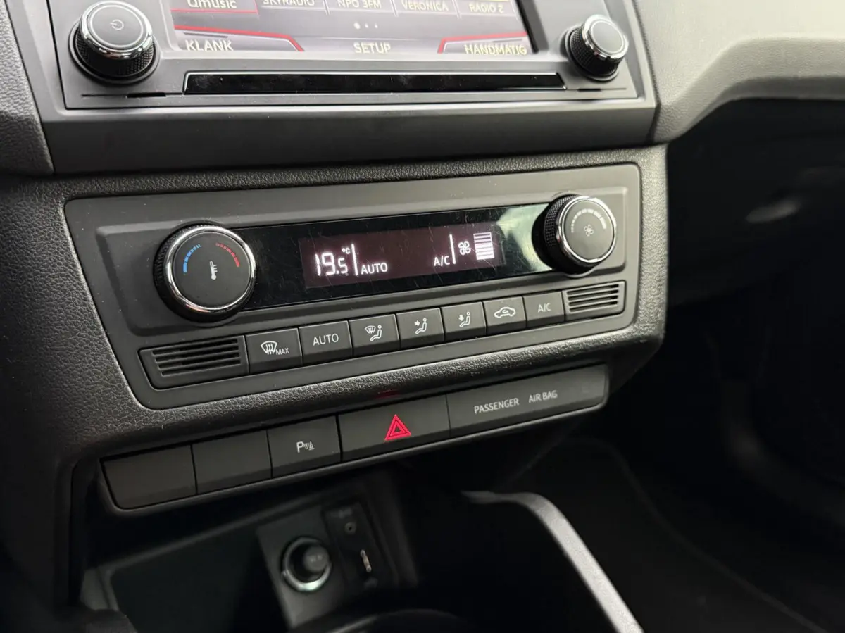 1.0 EcoTSI FR | CarPlay | LED | Navigatie | Climate | Cruise | Sensoren