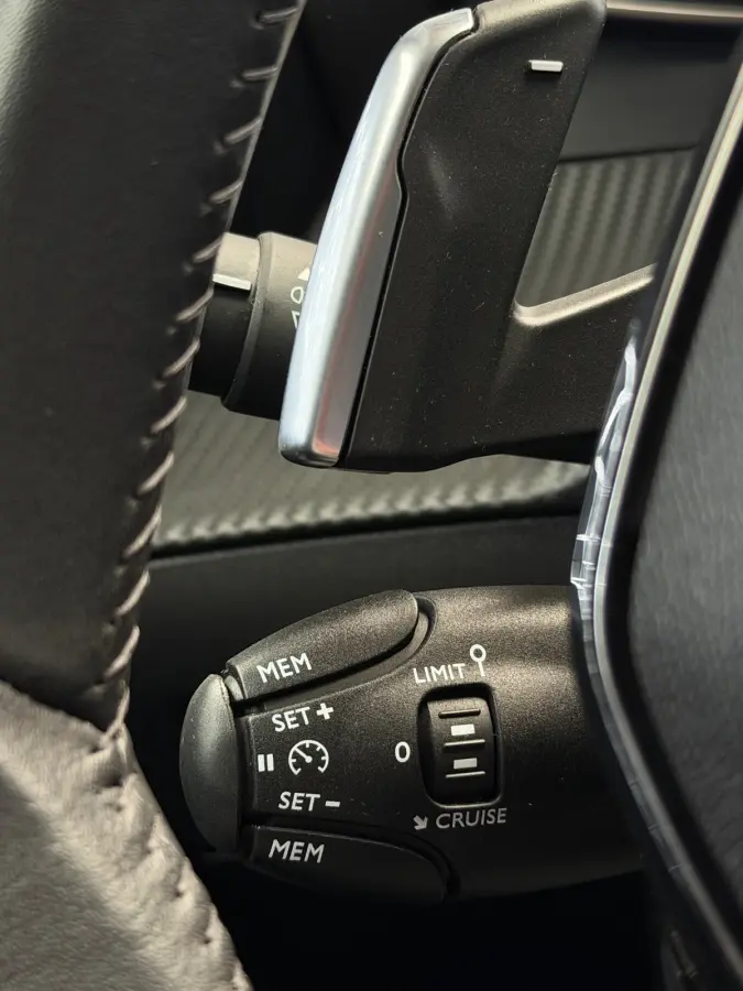 1.2 Hybrid 100 e-DCS6 Allure CarPlay Camera