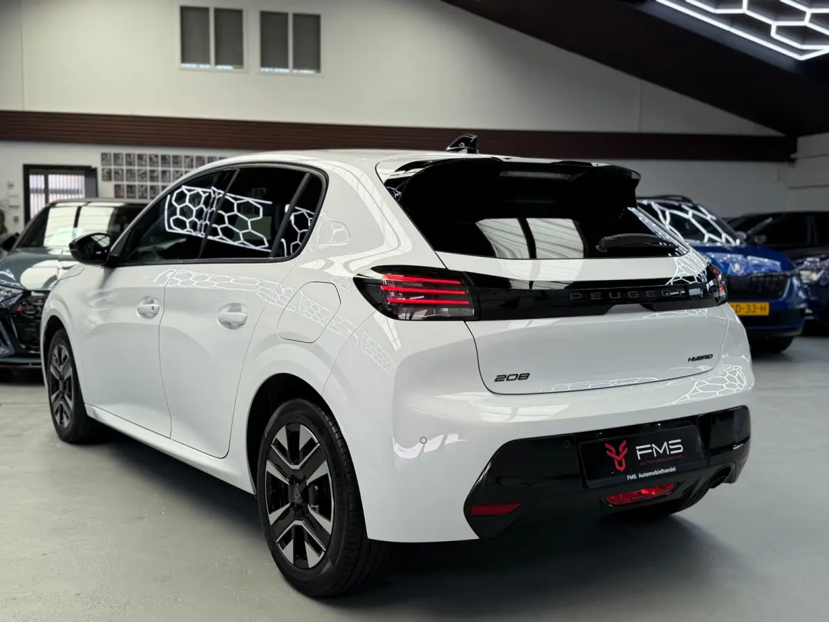 1.2 Hybrid 100 e-DCS6 Allure CarPlay Camera