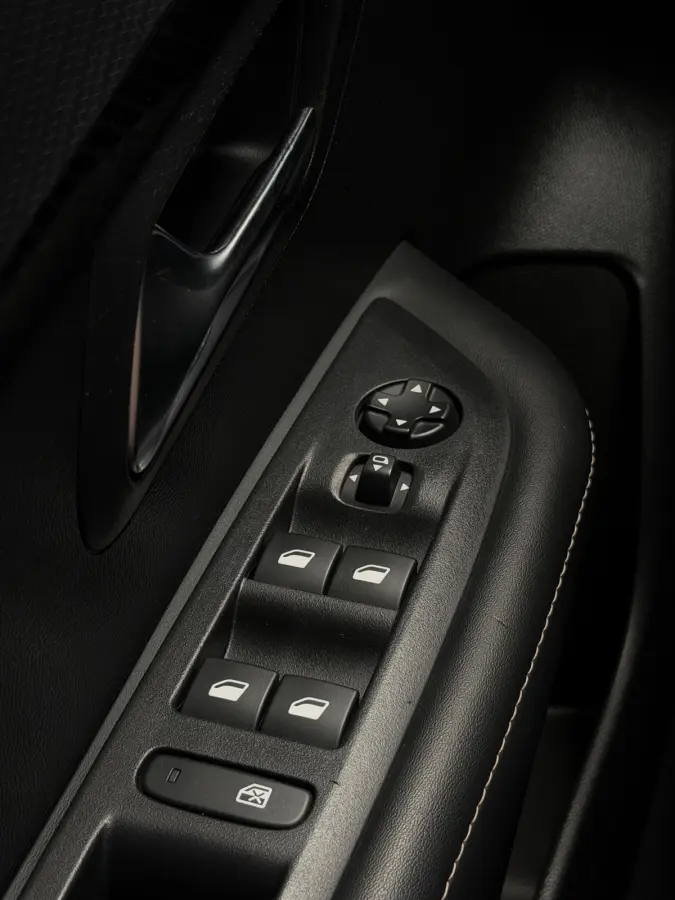 1.2 Hybrid 100 e-DCS6 Allure CarPlay Camera