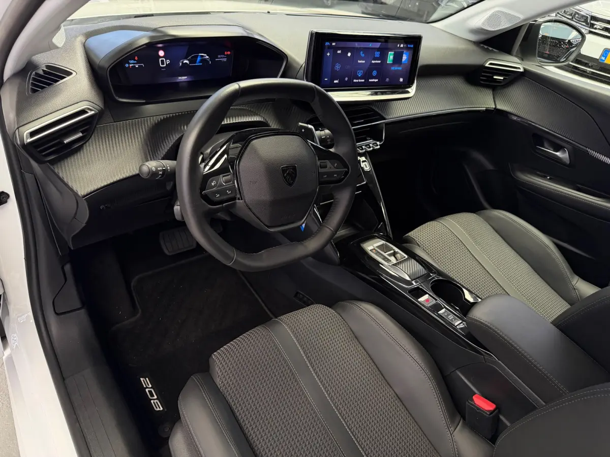 1.2 Hybrid 100 e-DCS6 Allure CarPlay Camera