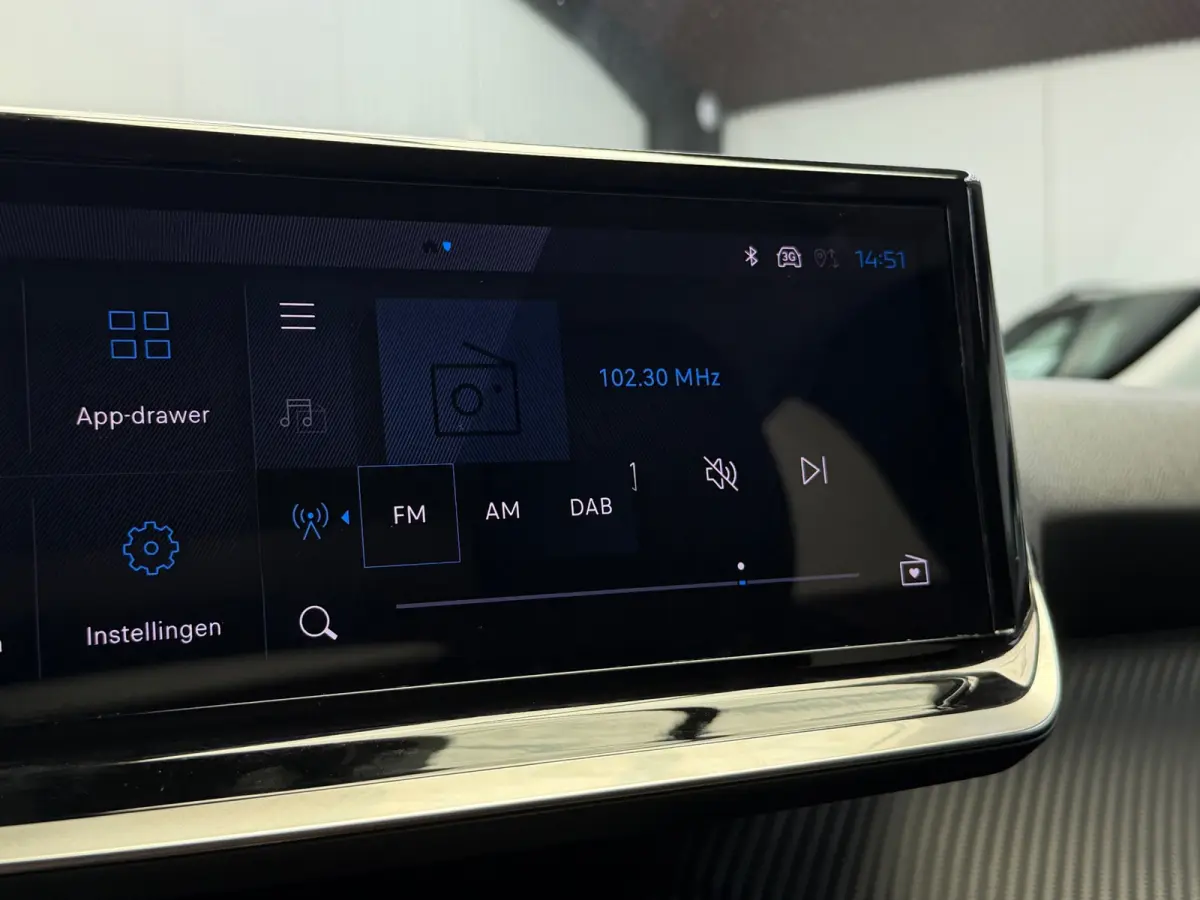 1.2 Hybrid 100 e-DCS6 Allure CarPlay Camera