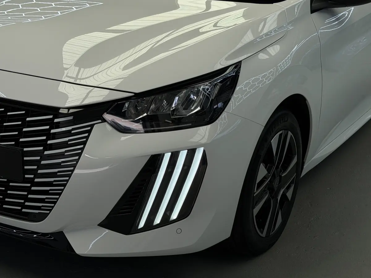 1.2 Hybrid 100 e-DCS6 Allure CarPlay Camera