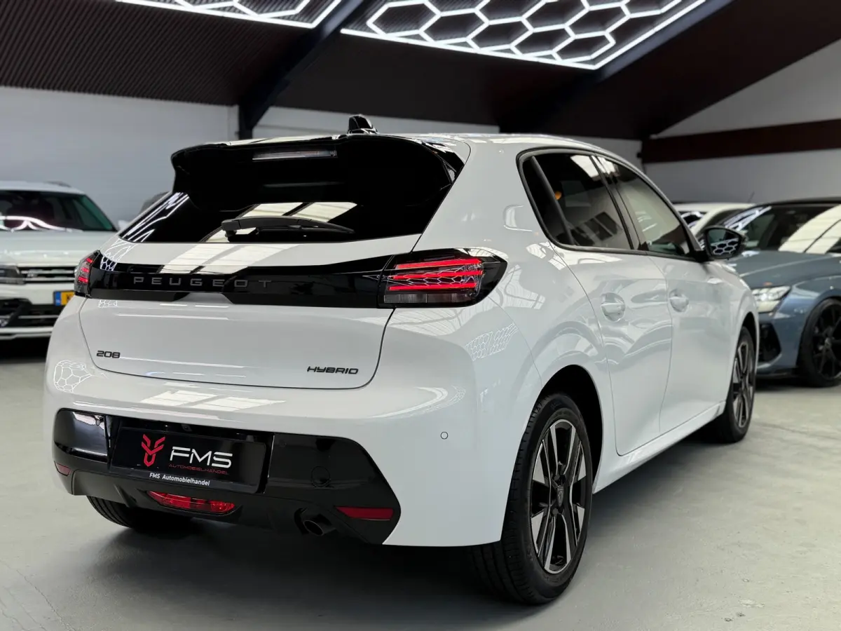 1.2 Hybrid 100 e-DCS6 Allure CarPlay Camera