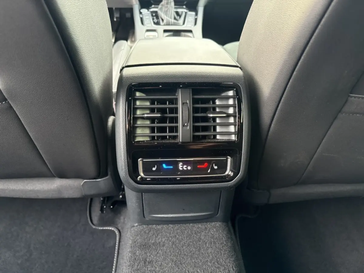 1.4 TSI eHYBRID R-LINE BUSINESS+ CAMERA/ELEK-KLEP/ACC/STOELVERW/CARPLAY