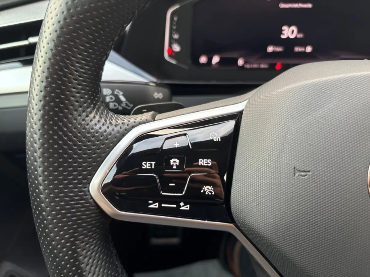 1.4 TSI eHYBRID R-LINE BUSINESS+ CAMERA/ELEK-KLEP/ACC/STOELVERW/CARPLAY