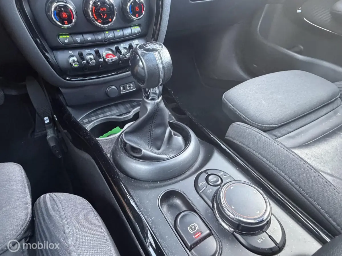 1.5 Cooper Chili Serious Business 2019 / Panodak / Carplay / Harman Kardon / Camera / Dealeronderhouden 1e eigenaar