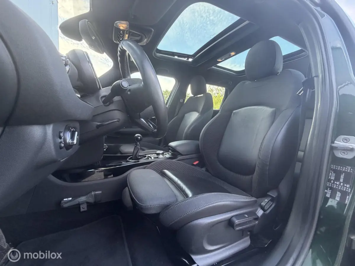 1.5 Cooper Chili Serious Business 2019 / Panodak / Carplay / Harman Kardon / Camera / Dealeronderhouden 1e eigenaar