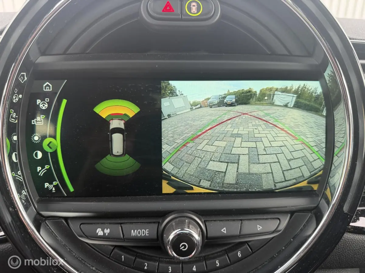1.5 Cooper Chili Serious Business 2019 / Panodak / Carplay / Harman Kardon / Camera / Dealeronderhouden 1e eigenaar