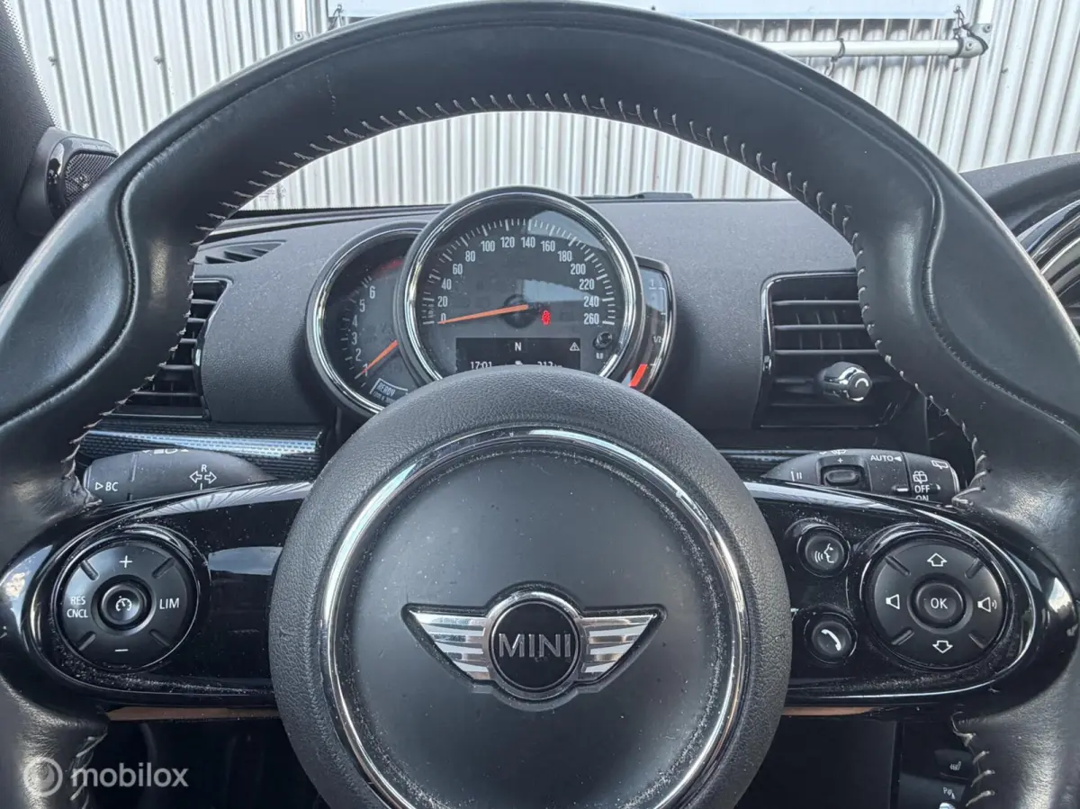 1.5 Cooper Chili Serious Business 2019 / Panodak / Carplay / Harman Kardon / Camera / Dealeronderhouden 1e eigenaar