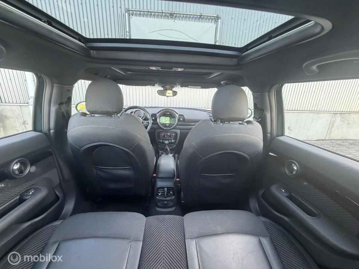 1.5 Cooper Chili Serious Business 2019 / Panodak / Carplay / Harman Kardon / Camera / Dealeronderhouden 1e eigenaar