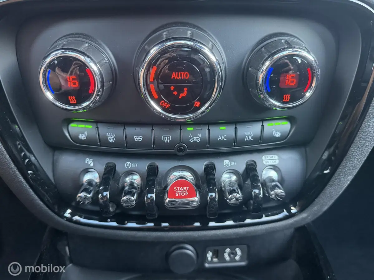 1.5 Cooper Chili Serious Business 2019 / Panodak / Carplay / Harman Kardon / Camera / Dealeronderhouden 1e eigenaar