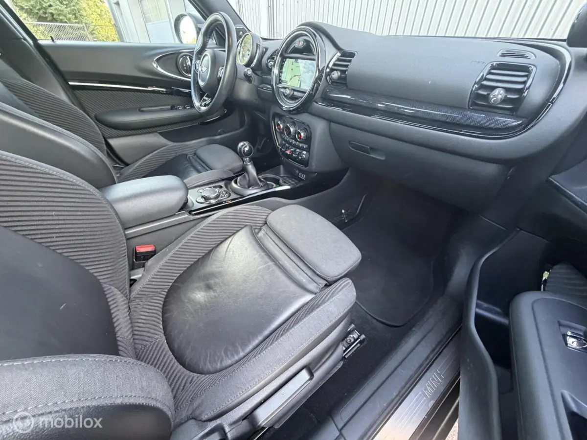 1.5 Cooper Chili Serious Business 2019 / Panodak / Carplay / Harman Kardon / Camera / Dealeronderhouden 1e eigenaar