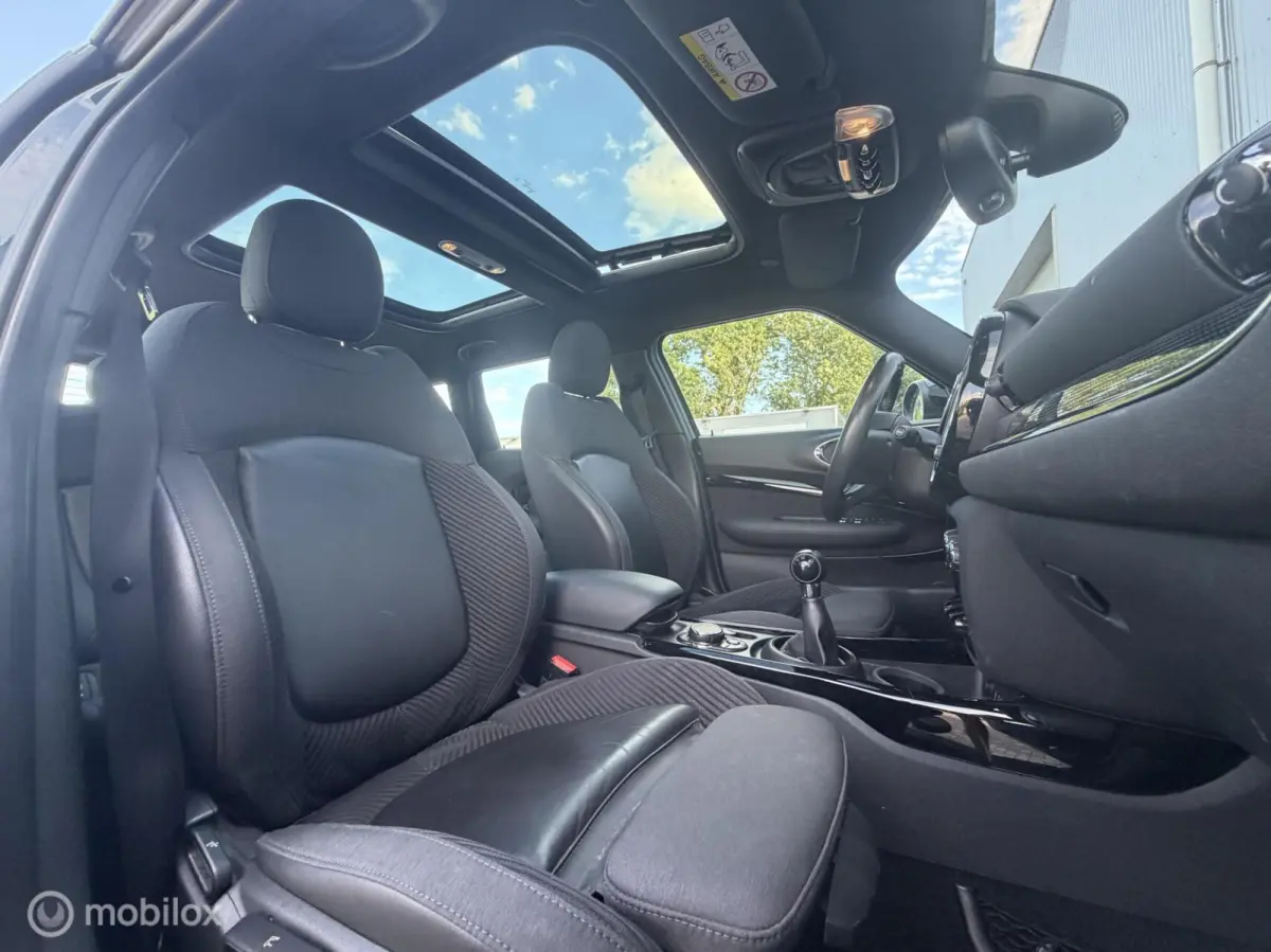 1.5 Cooper Chili Serious Business 2019 / Panodak / Carplay / Harman Kardon / Camera / Dealeronderhouden 1e eigenaar