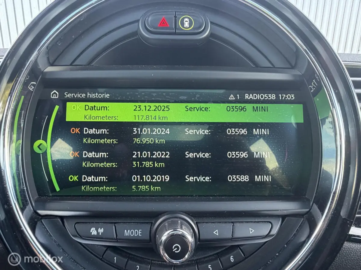 1.5 Cooper Chili Serious Business 2019 / Panodak / Carplay / Harman Kardon / Camera / Dealeronderhouden 1e eigenaar