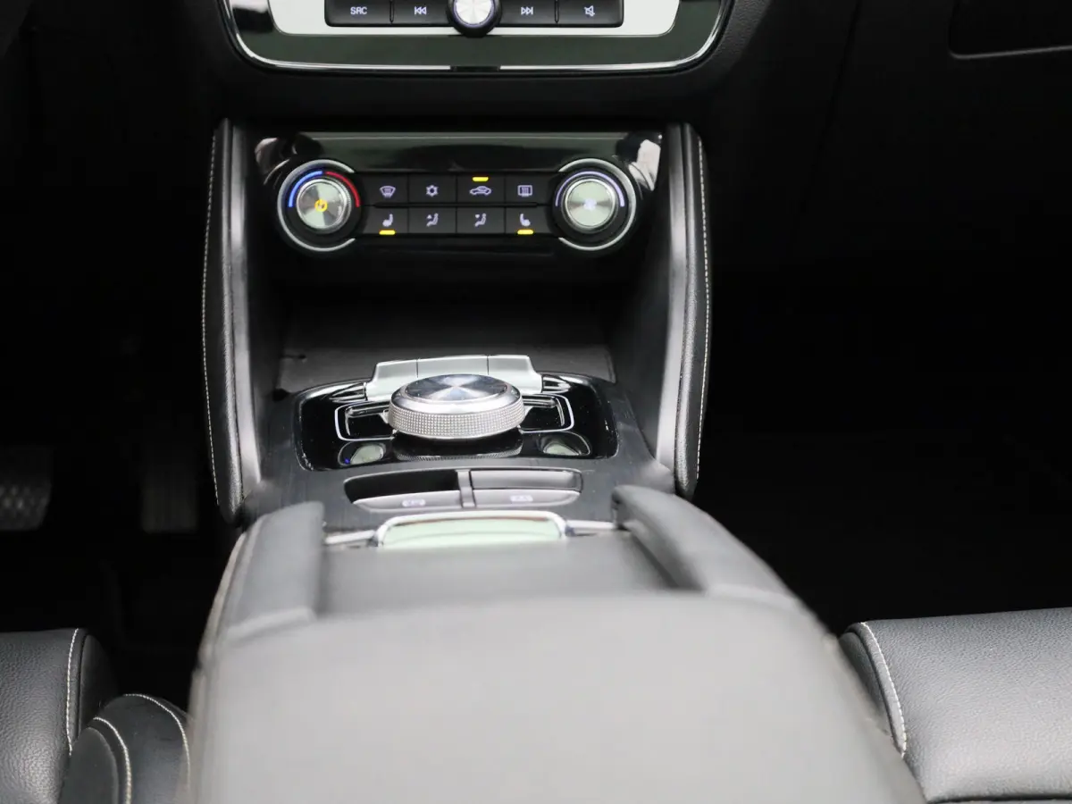 MG Luxury 45 kWh | PANO | ACC | Achteruitrijcamera | Stoelverwarming | Apple Carplay/Android Auto |