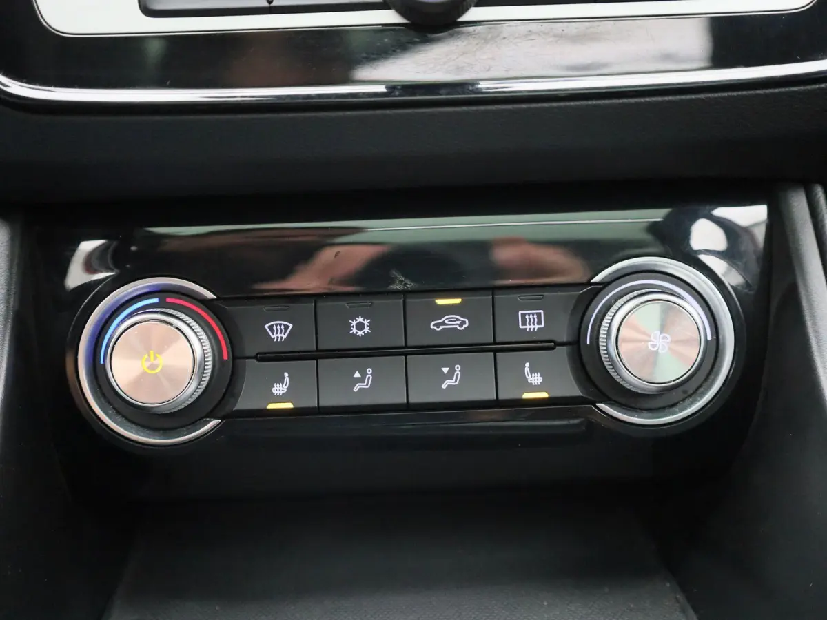 MG Luxury 45 kWh | PANO | ACC | Achteruitrijcamera | Stoelverwarming | Apple Carplay/Android Auto |