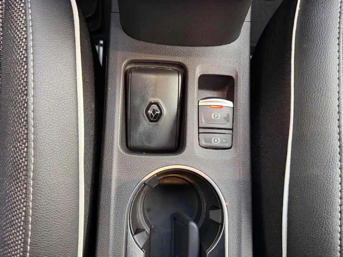 1.3 TCe 140 Zen AUTOMAAT.CRUISE.NAVI.DEALER-ONDN!