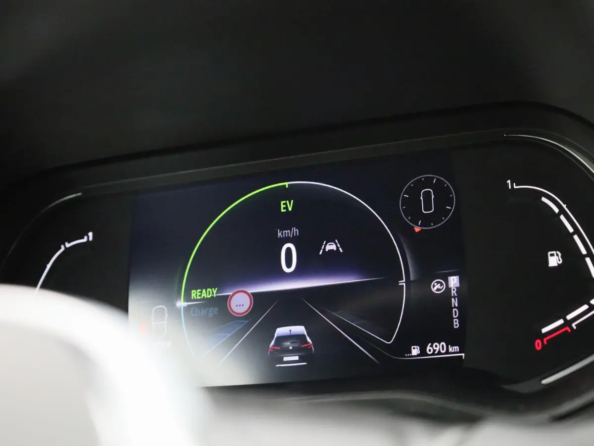 1.6 E-Tech Intens | Automaat | Achteruitrijcamera | Cruise Control | Keyless | Apple Carplay/Android Auto | Virtual Cockpit |