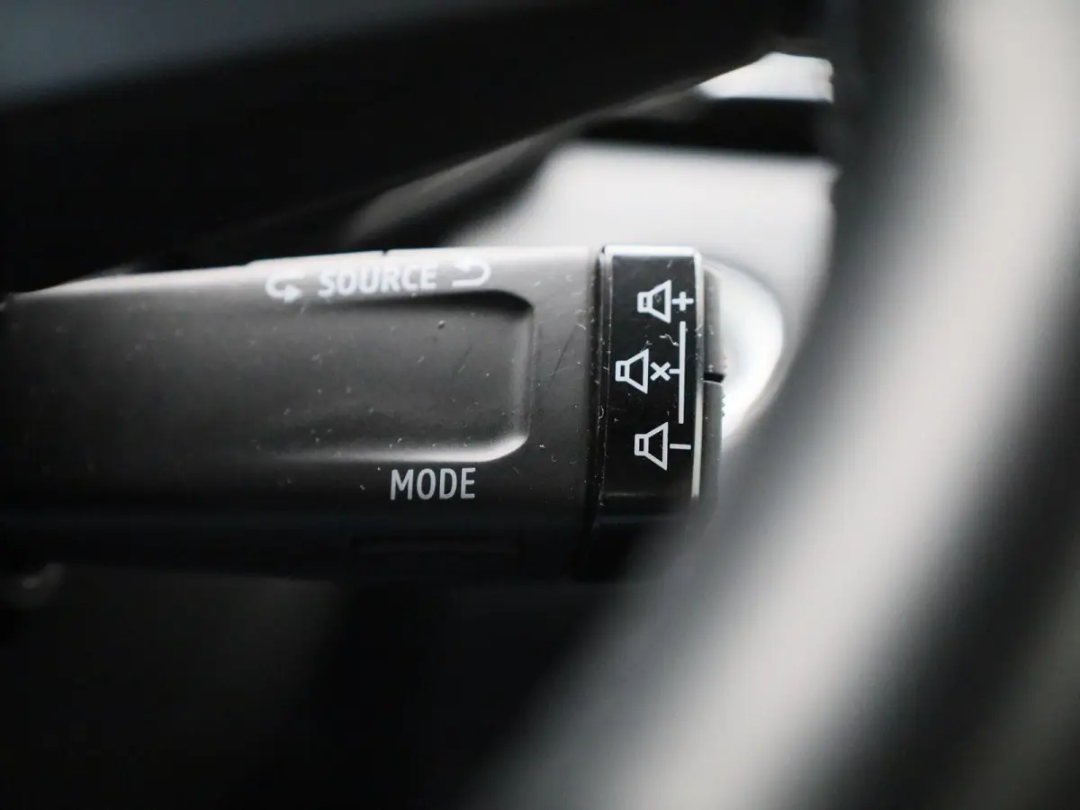 1.6 E-Tech Intens | Automaat | Achteruitrijcamera | Cruise Control | Keyless | Apple Carplay/Android Auto | Virtual Cockpit |