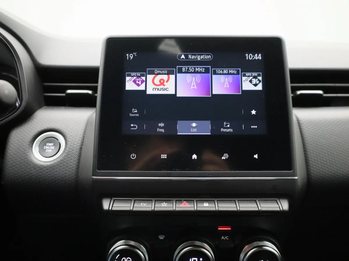 1.6 E-Tech Intens | Automaat | Achteruitrijcamera | Cruise Control | Keyless | Apple Carplay/Android Auto | Virtual Cockpit |