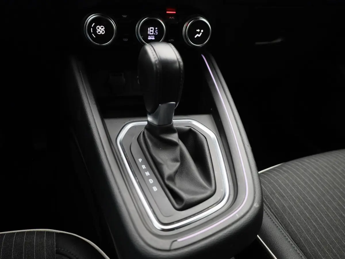 1.6 E-Tech Intens | Automaat | Achteruitrijcamera | Cruise Control | Keyless | Apple Carplay/Android Auto | Virtual Cockpit |