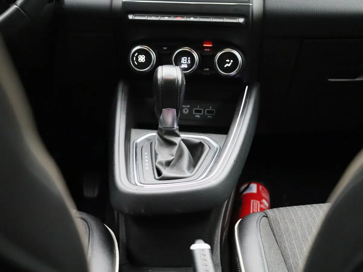 1.6 E-Tech Intens | Automaat | Achteruitrijcamera | Cruise Control | Keyless | Apple Carplay/Android Auto | Virtual Cockpit |