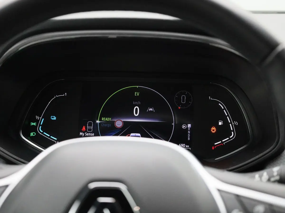 1.6 E-Tech Intens | Automaat | Achteruitrijcamera | Cruise Control | Keyless | Apple Carplay/Android Auto | Virtual Cockpit |