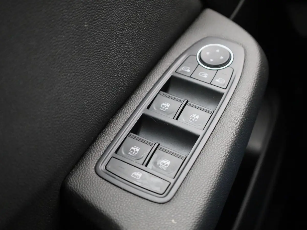 1.6 E-Tech Intens | Automaat | Achteruitrijcamera | Cruise Control | Keyless | Apple Carplay/Android Auto | Virtual Cockpit |