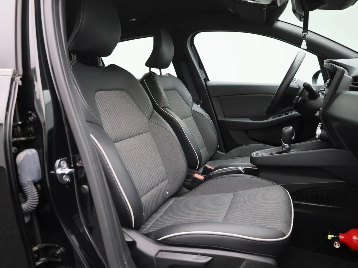 1.6 E-Tech Intens | Automaat | Achteruitrijcamera | Cruise Control | Keyless | Apple Carplay/Android Auto | Virtual Cockpit |