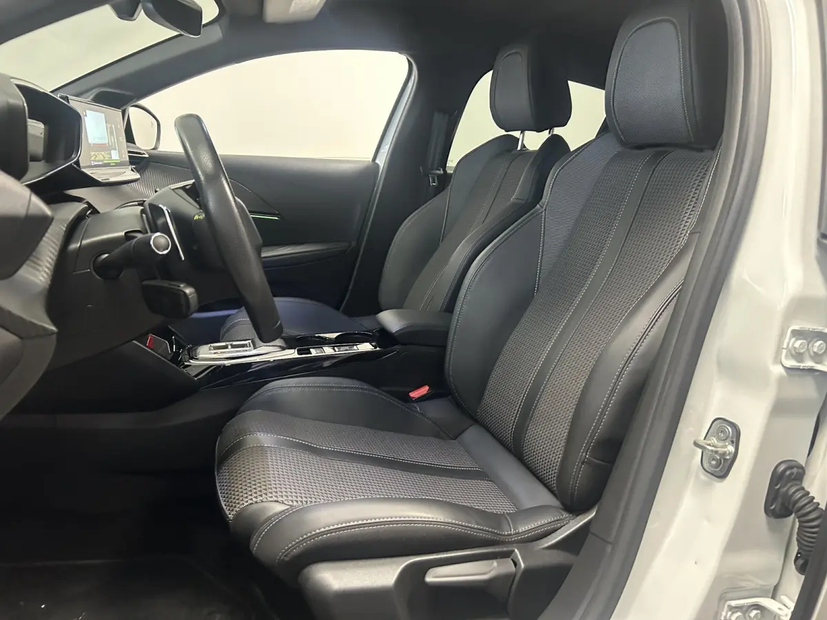 1.2 PureTech GT Pack | Camera | Adaptieve Cruise Control | Navigatie | Apple Carplay/Android Auto