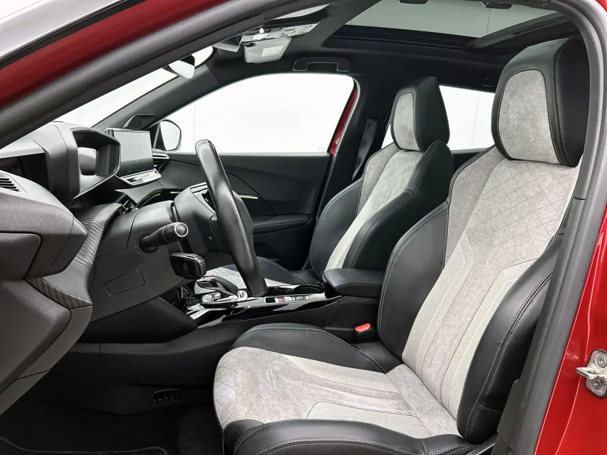 EV 136pk GT Pack 50 kWh Automaat | Schuif-/kanteldak | Trekhaak | Navigatie | Adaptieve Cruise Control | Camera | Stoelverwarming | Dodehoekdetectie | LED | 18"LMV |