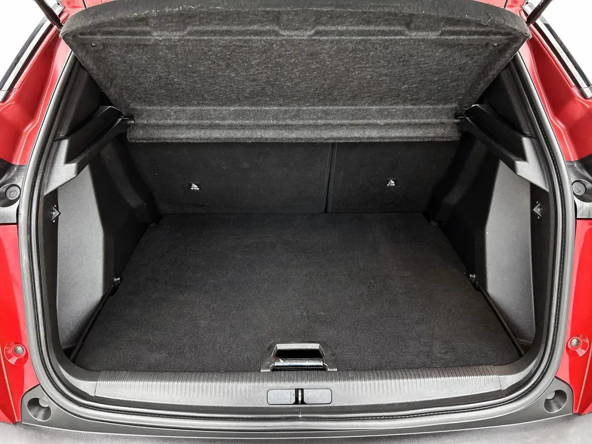 EV 136pk GT Pack 50 kWh Automaat | Schuif-/kanteldak | Trekhaak | Navigatie | Adaptieve Cruise Control | Camera | Stoelverwarming | Dodehoekdetectie | LED | 18"LMV |