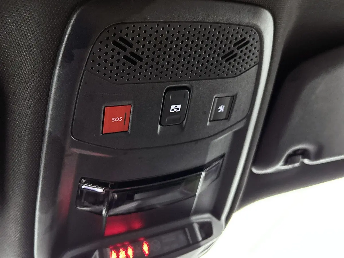 EV 136pk GT Pack 50 kWh Automaat | Schuif-/kanteldak | Trekhaak | Navigatie | Adaptieve Cruise Control | Camera | Stoelverwarming | Dodehoekdetectie | LED | 18"LMV |